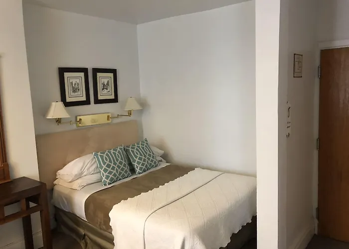 Au Petit Hotel